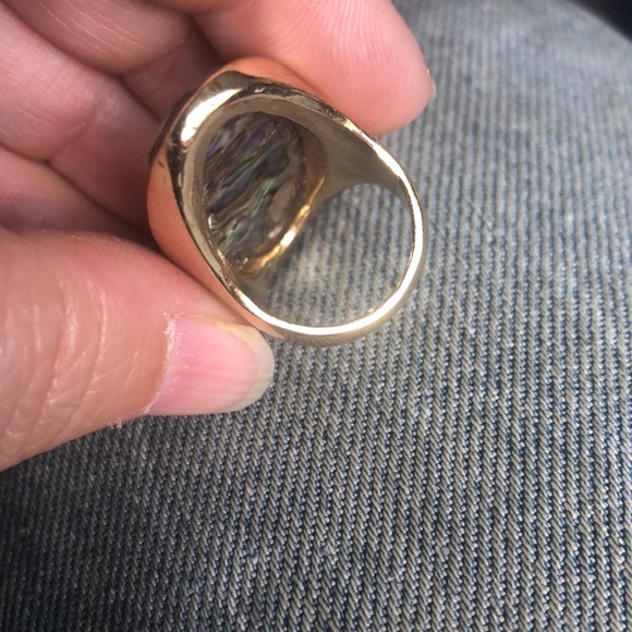 Vintage mother of Pearl-look large stone ring. - Picture 4 of 5